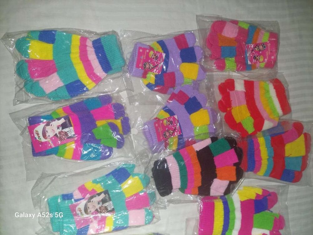 Pack Of 2 Premium Quality Wool Gloves For Boys Girls And Babies - Image 3
